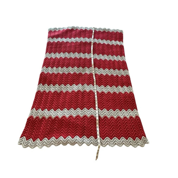 Handmade Chevron crochet blanket Red and Grey 48x34" - Picture 4 of 5